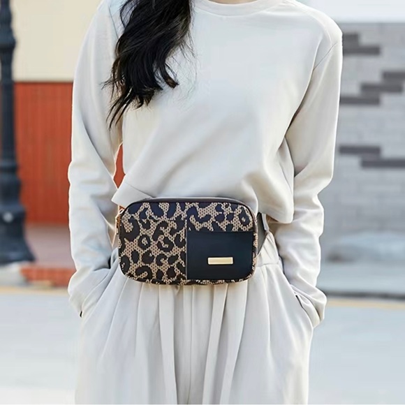 Leopard Design Sling Bag/Waist Bag - Picture 3 of 4